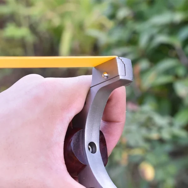 Piaoyu Portable Stainless Steel TTF Wooden Slingshot with Finger Handle Outdoor Competitive Hunting Shooting Product - Image 5